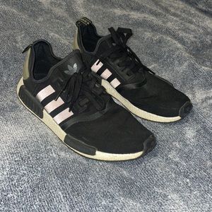 Adidas NMD R1 Black w reflective adidas logo
